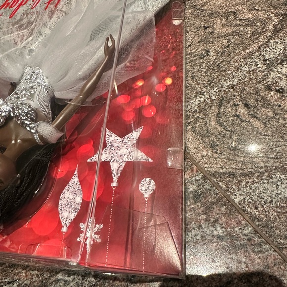 Holiday Barbie AA nib 2021 - Picture 7 of 8
